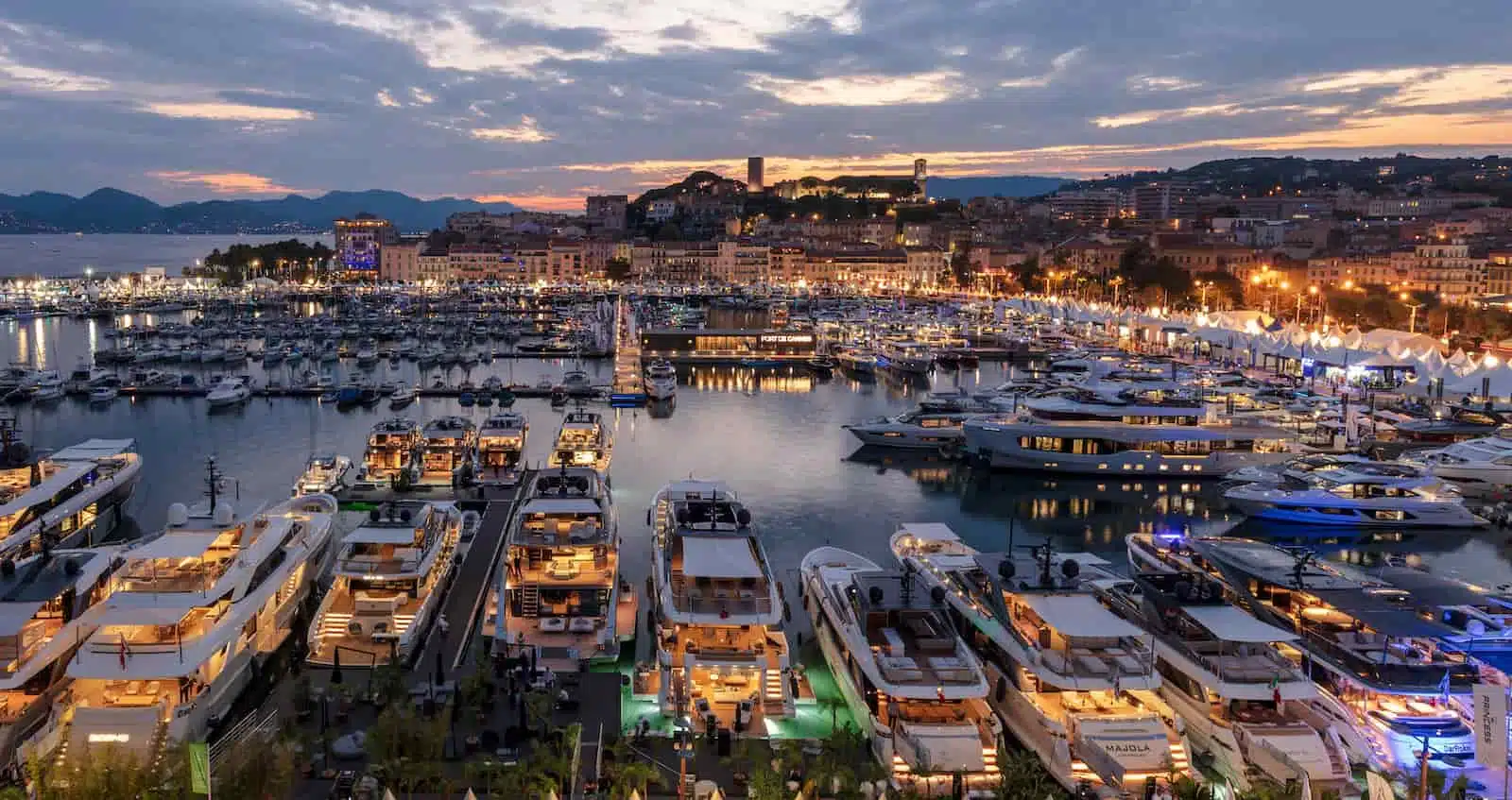 Profitez du Cannes Yachting Festival avec votre service de taxi Elite Car Prestige